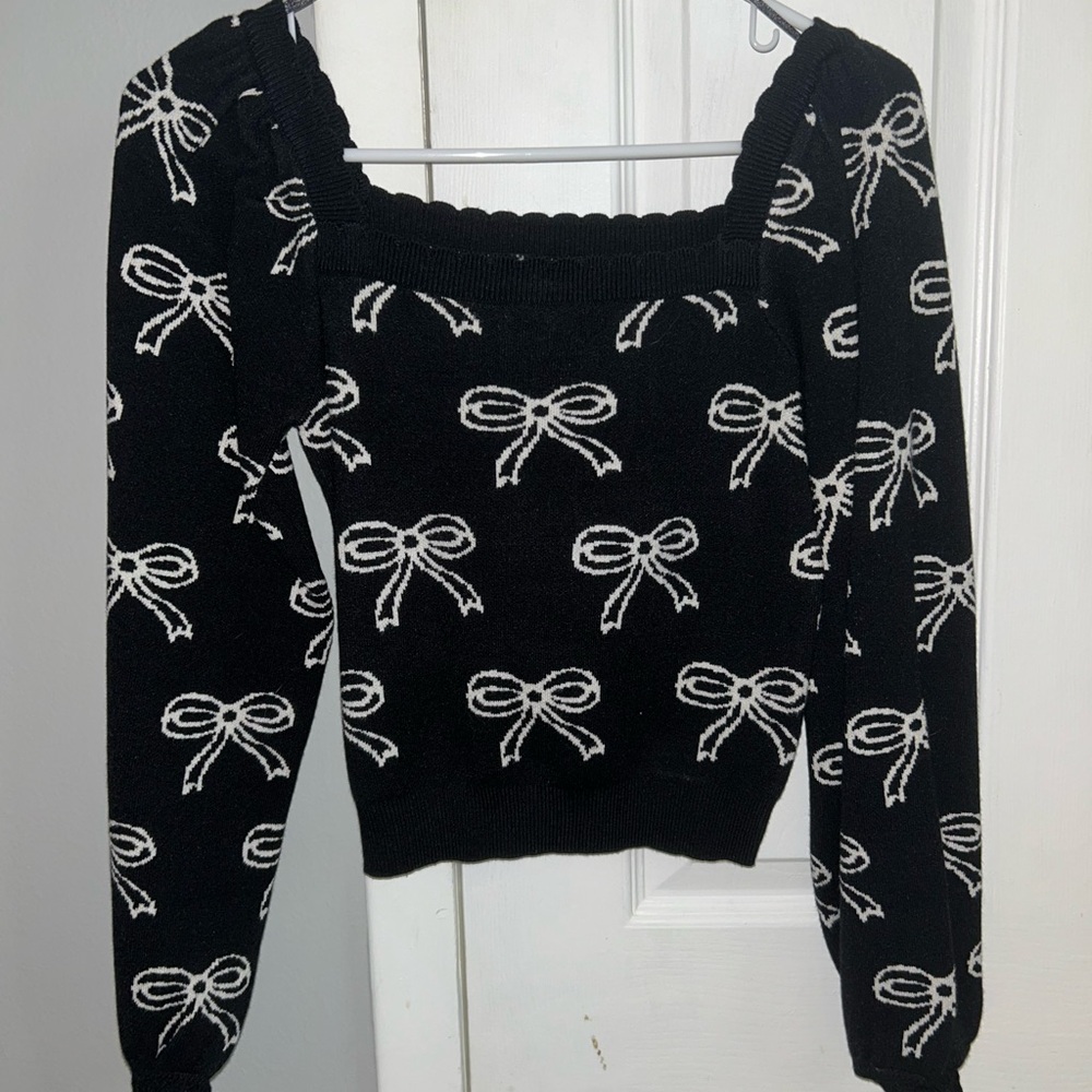 Black and White Bow Pattern Sweater